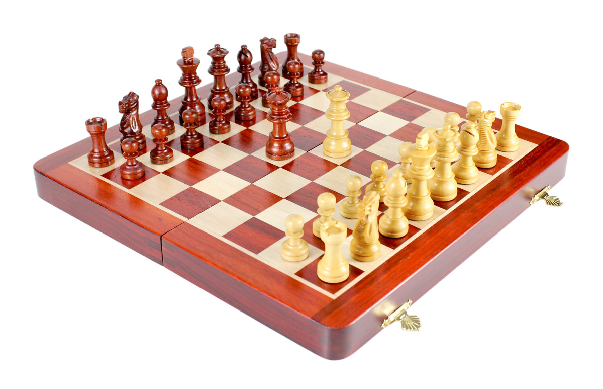 12" Folding chess board ideal for travelling purpose. King Height - 2.5" (63.5mm) King Base - 0.86" (22mm)